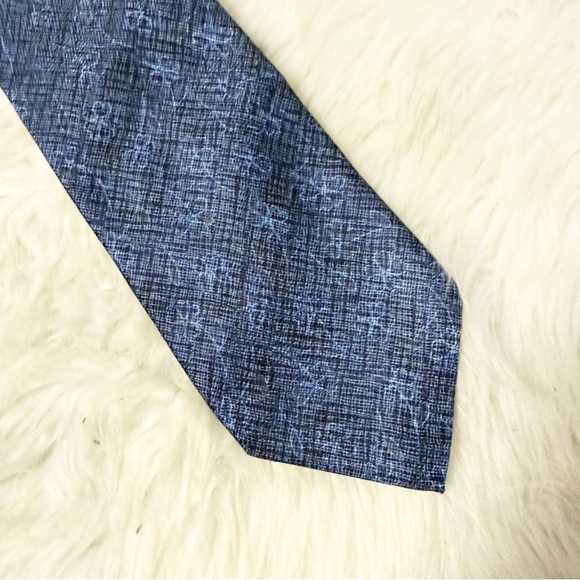 Emanuel Ungaro Men’s Tie 100% Silk Made in Italy Blue Textured Pattern - Picture 3 of 5